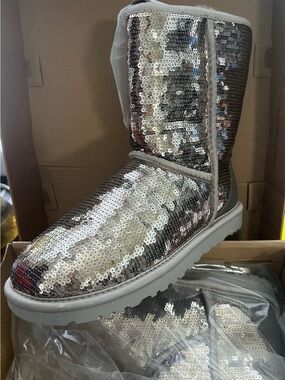 UGG Classic Short Sequin Silver Glitter Boots Size 8 NIB - Great for gift
